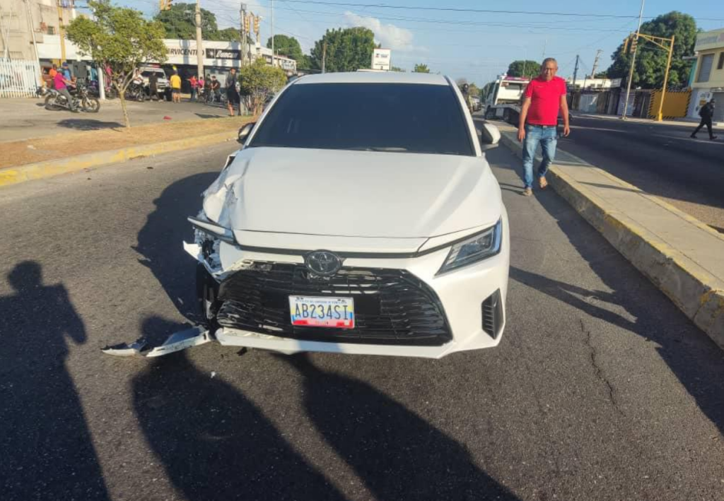 Accidente vehicular en Maracaibo deja a padre e hijo con graves heridas