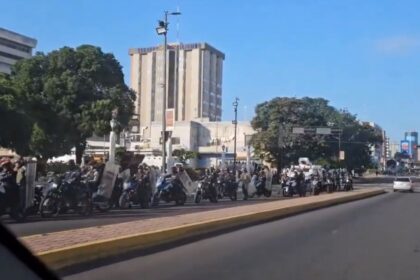 Motorizados rodean Plaza de la República en Maracaibo