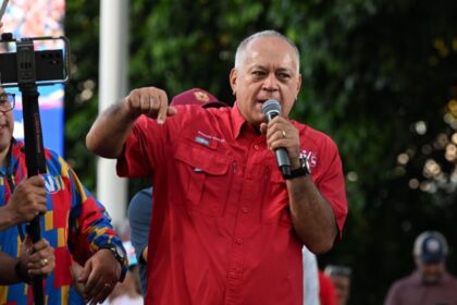 Diosdado Cabello insta a sacerdotes a asumir un rol político activo en Venezuela