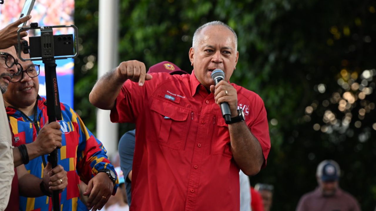 Diosdado Cabello insta a sacerdotes a asumir un rol político activo en Venezuela Diosdado Cabello insta a sacerdotes a asumir un rol político activo en Venezuela