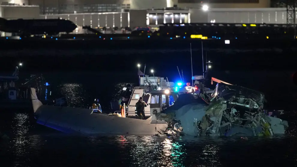 Recuperan 28 cuerpos tras accidente aéreo en Washington: No esperan sobrevivientes WASHINGTON