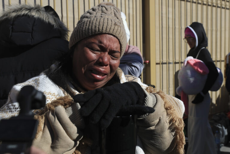 Cientos de migrantes varados en Tijuana tras la cancelación del programa CBP One por el gobierno de Trump