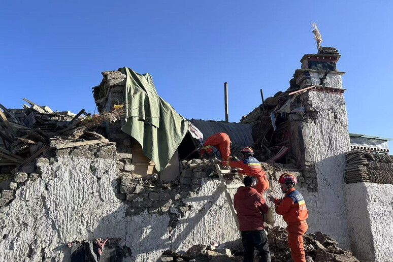 Terremoto devastador en el Tíbet deja al menos 95 muertos