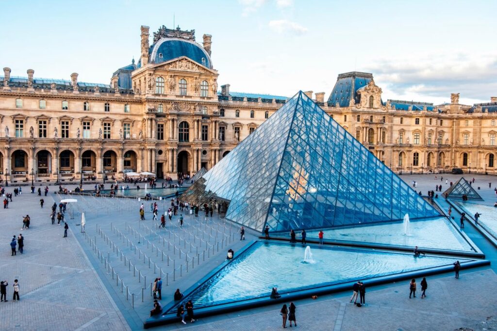 Macron anuncia sala exclusiva para "La Mona Lisa" en el Louvre mona lisa macron louvre