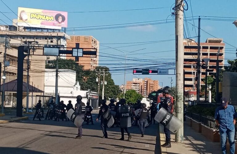 Funcionarios de la Dgcim arrestan a periodistas en la Plaza de la República de Maracaibo