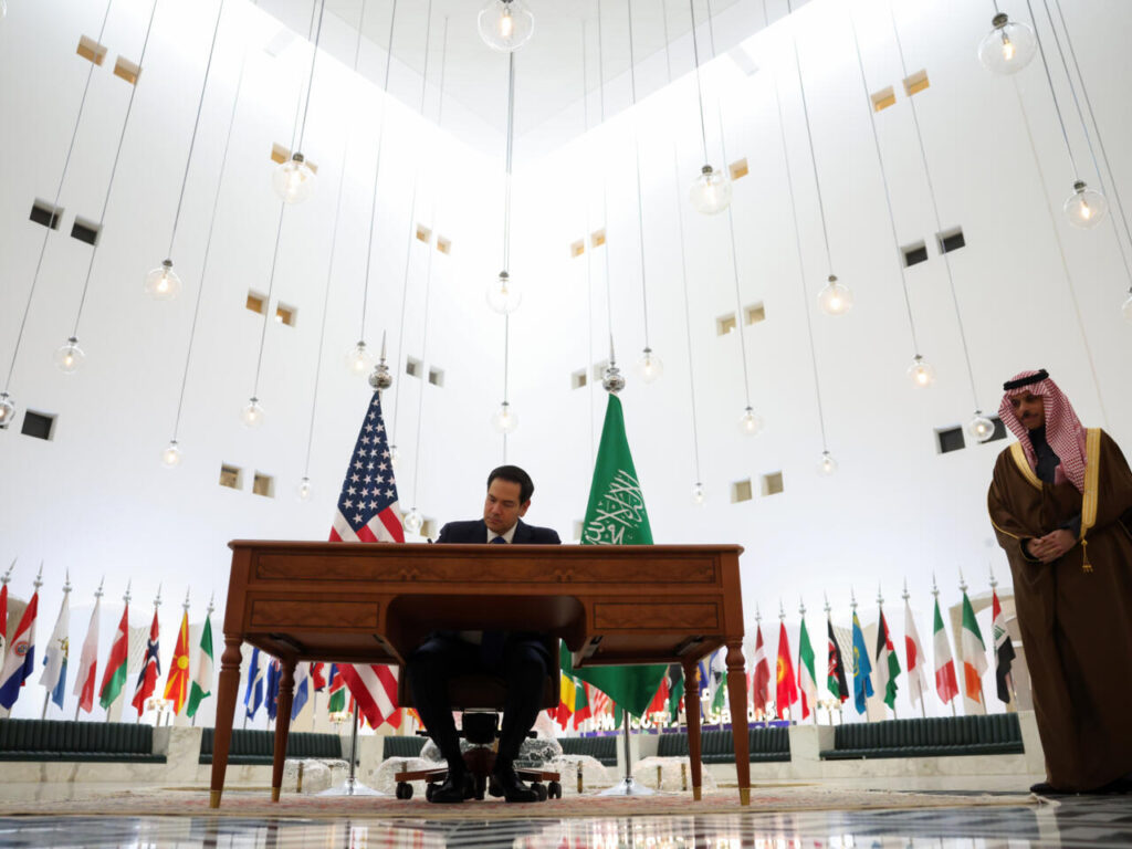 Diplomáticos de EE. UU. y Rusia se reúnen en Arabia Saudita para retomar relaciones