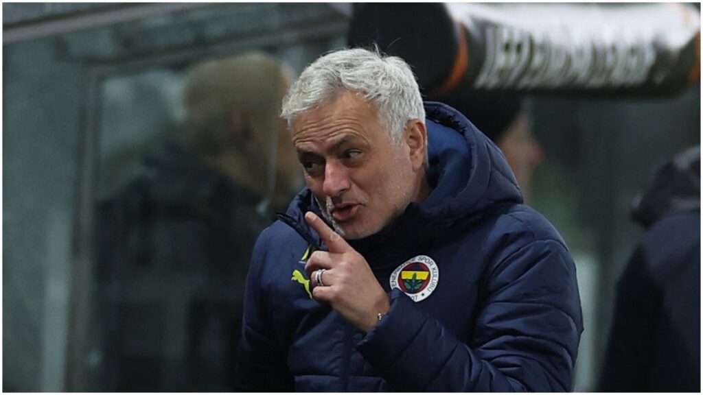 Mourinho recibe reducción de sanción en Turquía