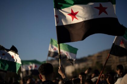 Unión Europea suspende sanciones a Siria