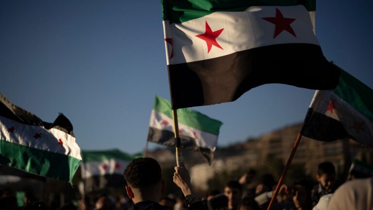 Unión Europea suspende sanciones a Siria
