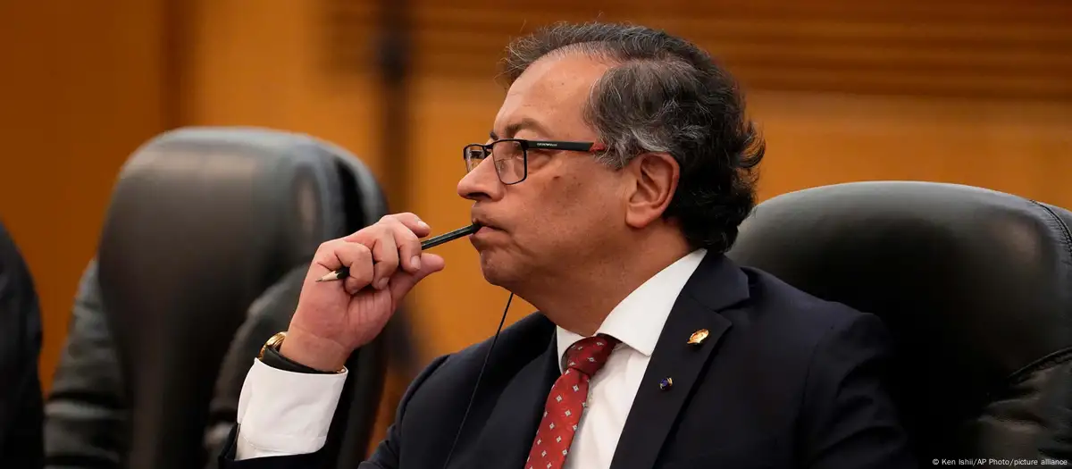 Gustavo Petro solicita renuncia de todo su gabinete tras fuertes crisis petro