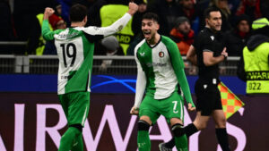 Feyenoord avanza a octavos de final de la Champions League tras empate 1-1 contra el Milan