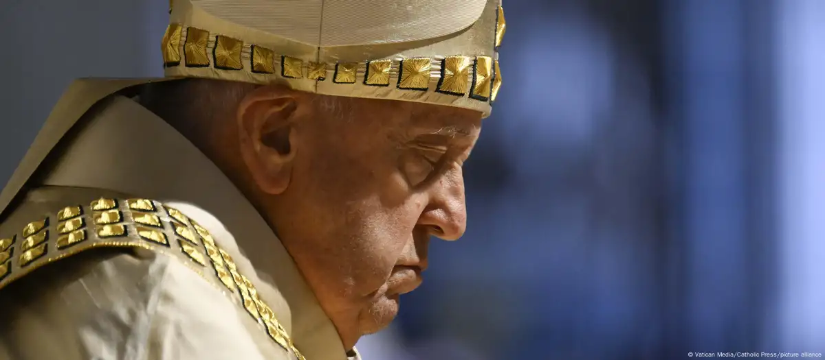 Papa Francisco sufre crisis respiratoria en el hospital