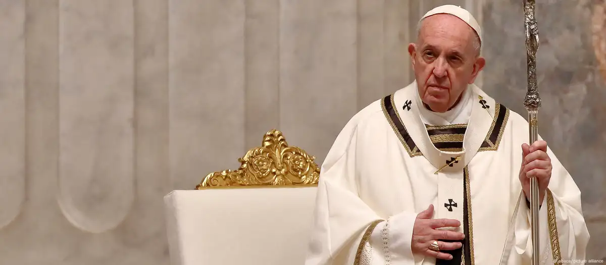 Papa Francisco continúa en "estado crítico" con leve insuficiencia renal papa francisco