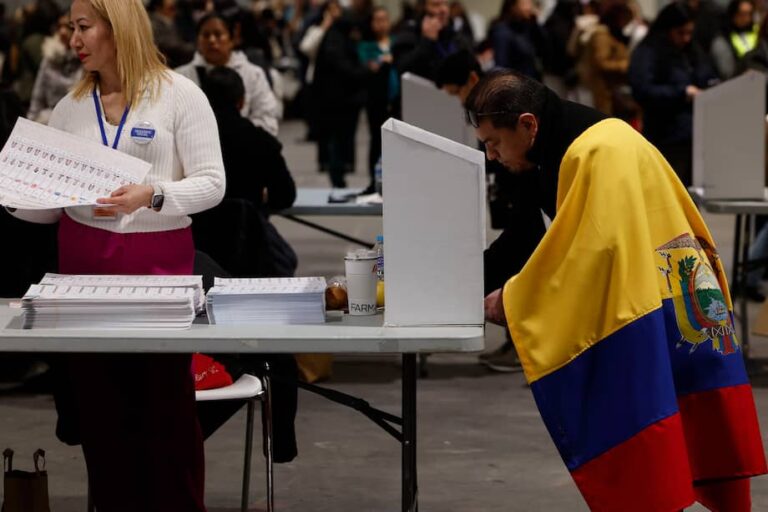 Ecuador inicia su jornada electoral en medio de violencia y crisis económica
