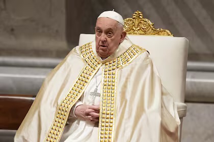 Papa Francisco es hospitalizado por infección respiratoria polimicrobiana