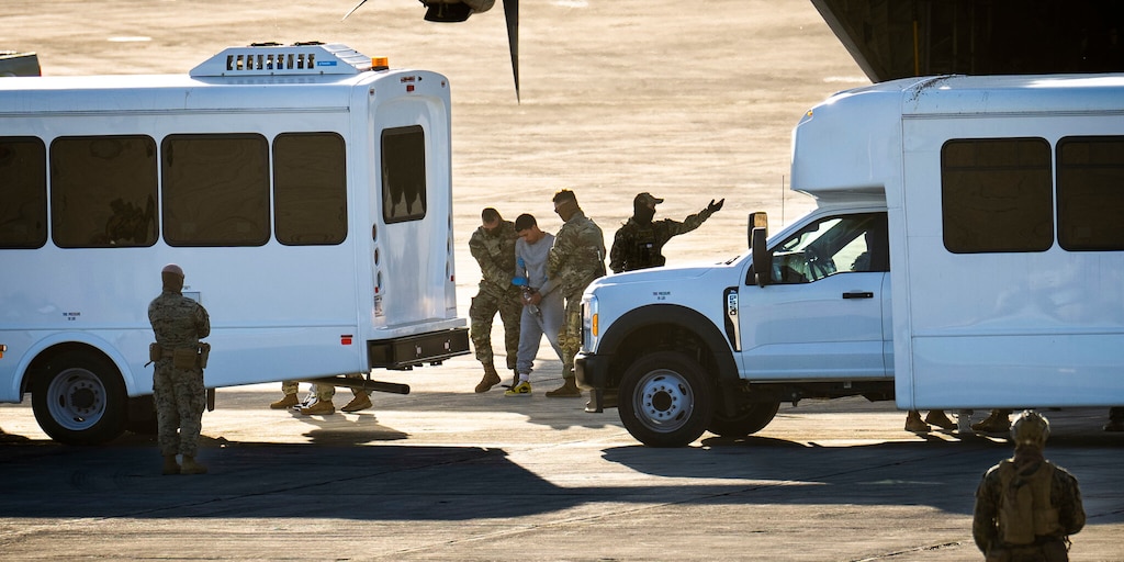 New York Times revela la identidad de 53 venezolanos trasladados a Guantánamo por Estados Unidos