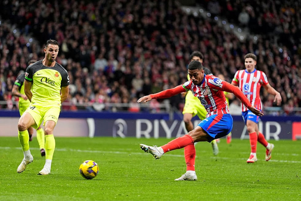 Atlético busca consolidar su ventaja en el derbi madrileño