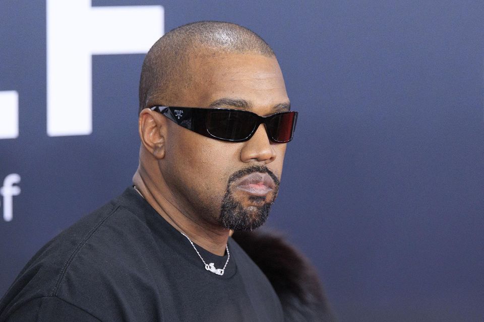 Kanye West enfrenta nueva acusación por antisemitismo y acoso laboral