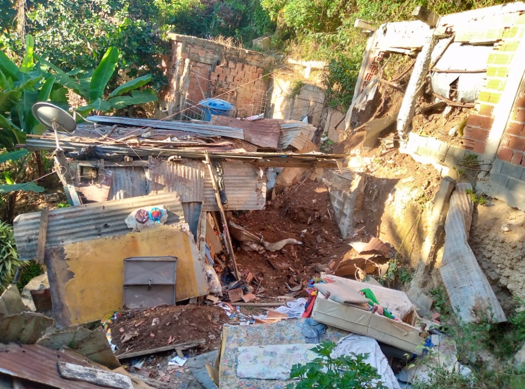 Adolescente de 17 años muere durante derrumbe de viviendas en Caricuao