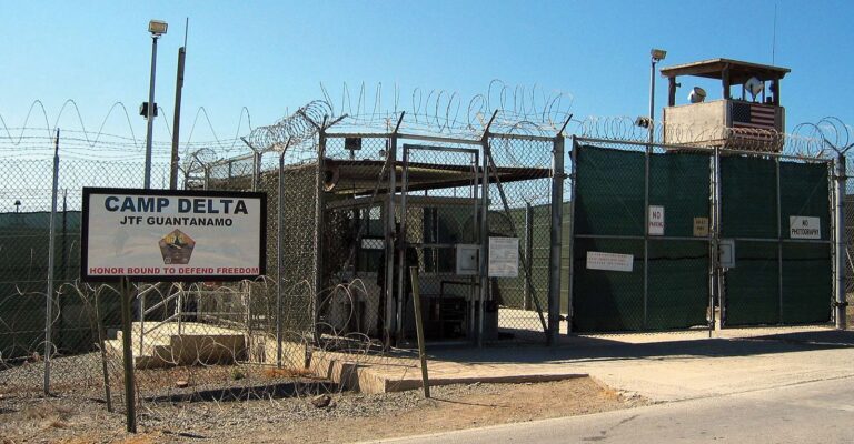 Tribunal federal impide transferencia de inmigrantes venezolanos a Guantánamo