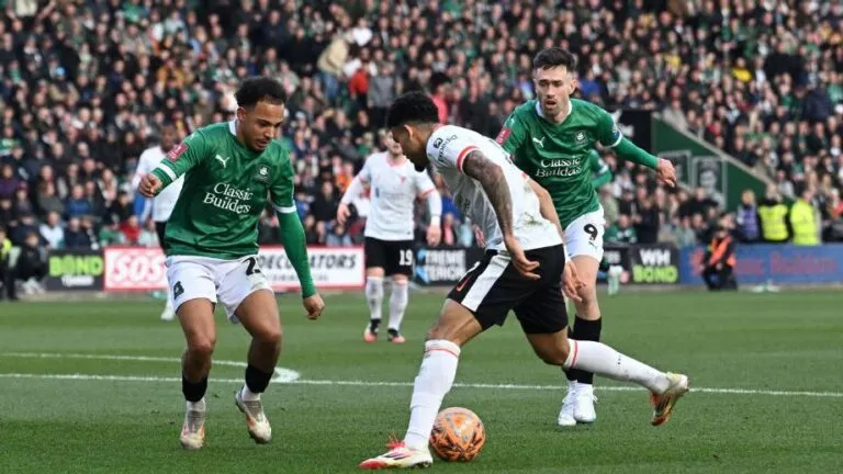 Liverpool eliminado de la FA Cup por el Plymouth en un flojo partido
