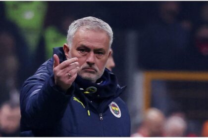 Mourinho recibe reducción de sanción en Turquía