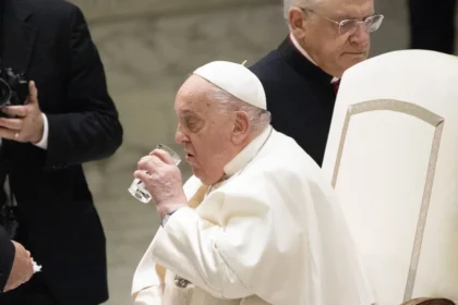 Papa Francisco continúa su tratamiento y agradece el apoyo de los fieles
