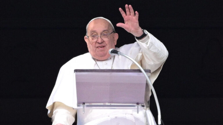 Equipo médico del Papa Francisco consideró suspender su tratamiento para dejarlo morir