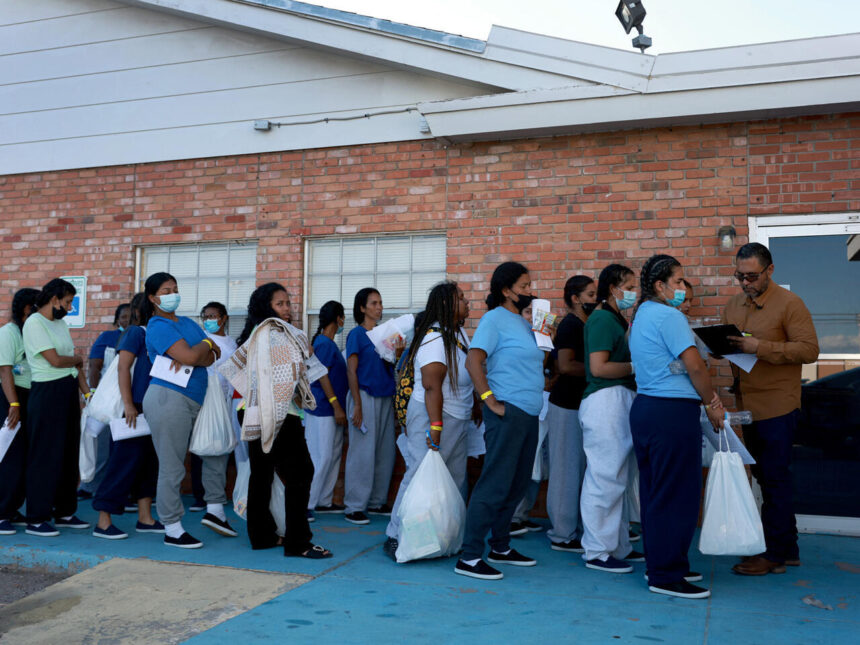 Estados Unidos revoca el estatus legal de 532.000 inmigrantes caribeños