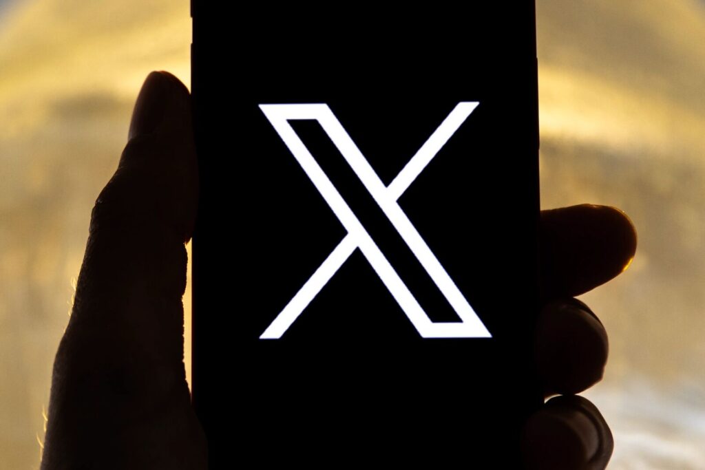 Elon Musk denuncia un ciberataque masivo a la red social X