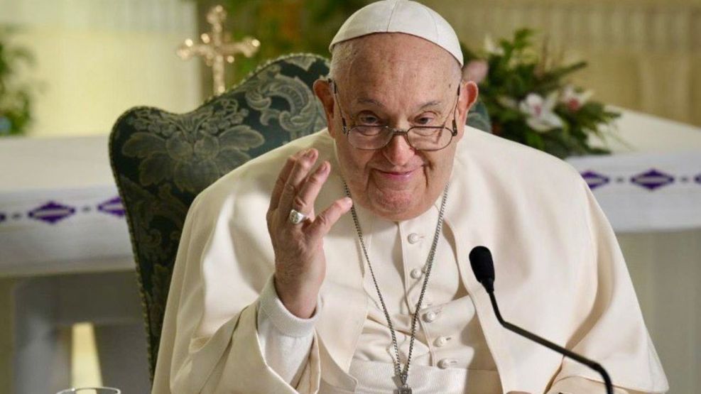 Papa Francisco "se mantiene estable y mejora ligeramente" según el Vaticano Papa Francisco "se mantiene estable y mejora ligeramente" según el Vaticano