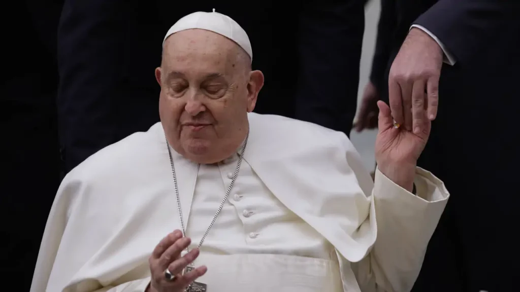 Papa Francisco celebra misa desde el hospital Gemelli mientras continúa su tratamiento