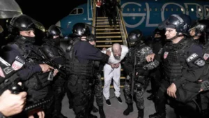 El Salvador recibe $2,000 mensuales por cada migrante venezolano en cárceles