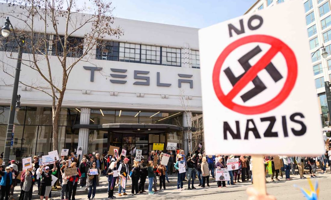 Manifestantes protestan contra Elon Musk en Estados Unidos y Europa