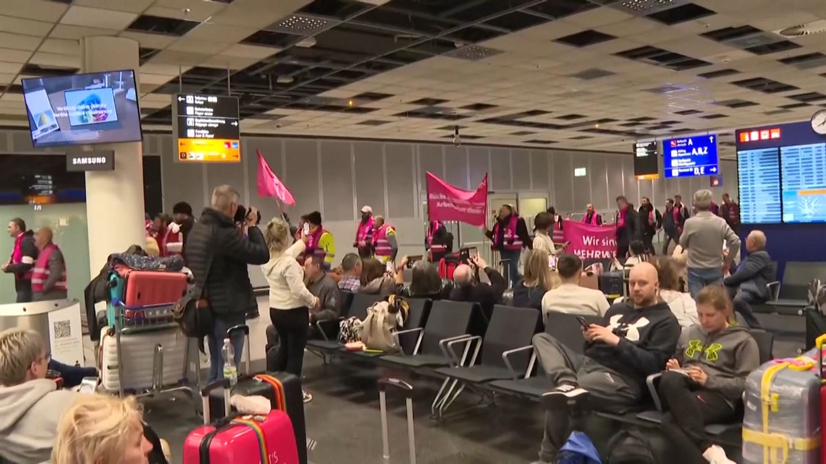 Alemania aislada por aire: Huelga afecta 13 aeropuertos y cancela 3.400 vuelos Alemania aislada por aire: Huelga afecta 13 aeropuertos y cancela 3.400 vuelos