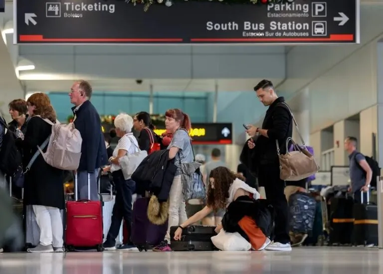 Trump considera prohibición de viajes para ciudadanos de Venezuela y Cuba