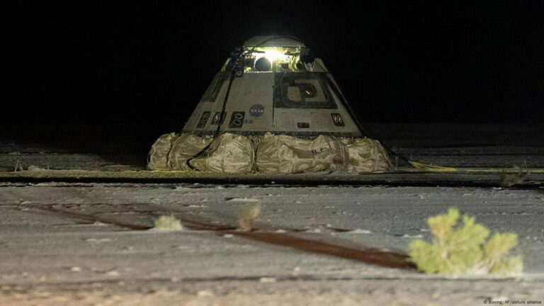 Astronautas estadounidenses Wilmore y Williams regresan a la Tierra tras 9 meses en la EEI