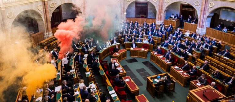 Hungría aprueba ley que prohíbe la marcha del Orgullo LGBTQ+