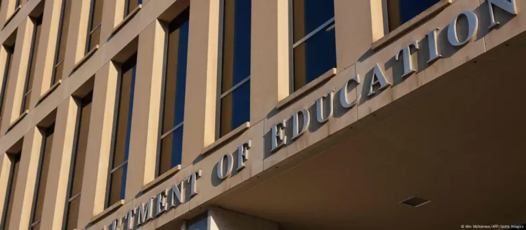 Trump firma orden ejecutiva para desmantelar el Departamento de Educación