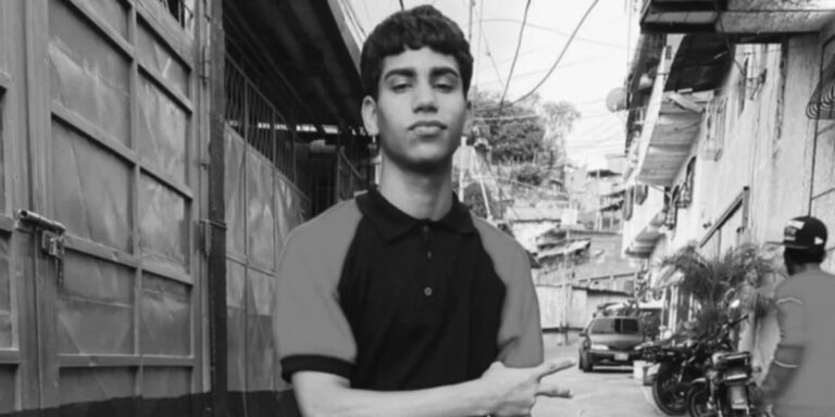 Joven de 19 años muere tras ser golpeado con latas de espuma durante Carnaval Joven de 19 años muere tras ser golpeado con latas de espuma durante Carnaval