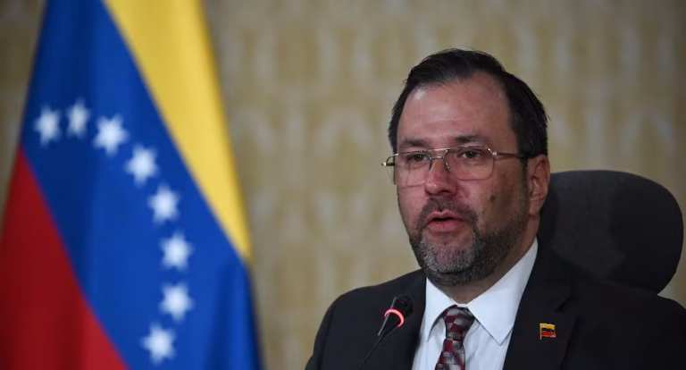 Venezuela rechaza aplicación de Ley de Enemigos Extranjeros de EE.UU. contra migrantes
