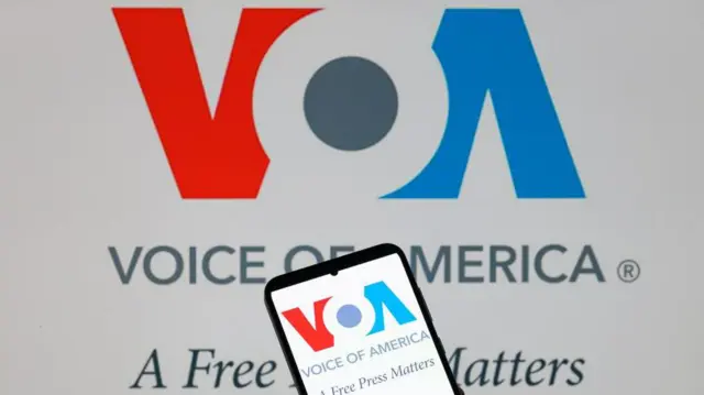 Empleados de Voz de América demandan a Trump por cierre de la organización