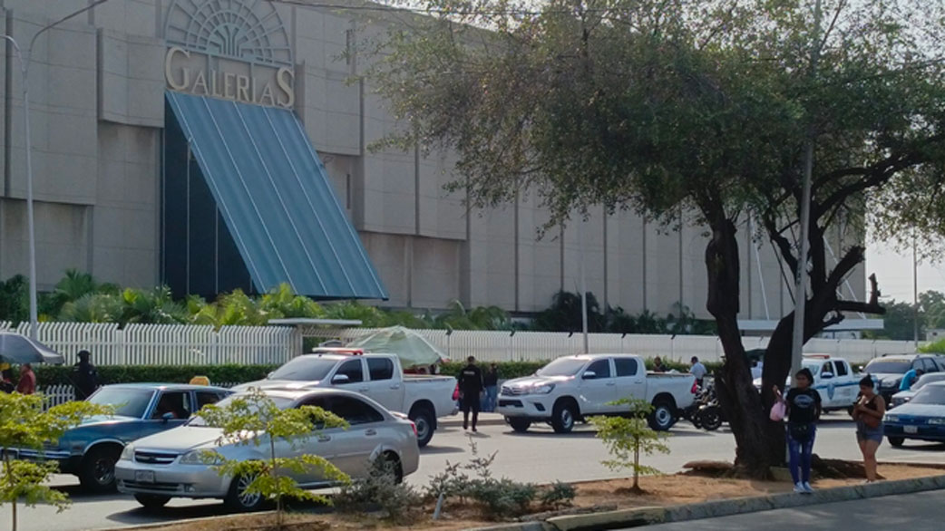 Evacúan Galerías Mall en Maracaibo por amenaza de artefacto explosivo Evacúan Galerías Mall en Maracaibo por amenaza de artefacto explosivo