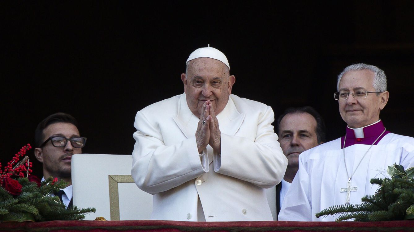 Papa Francisco "se mantiene estable y mejora ligeramente" según el Vaticano Papa Francisco "se mantiene estable y mejora ligeramente" según el Vaticano