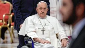 Papa Francisco continúa su tratamiento en el hospital mientras prepara su homilía para el Jubileo