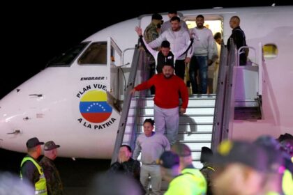 Venezuela y EE.UU. acuerdan reanudar vuelos de repatriación de migrantes