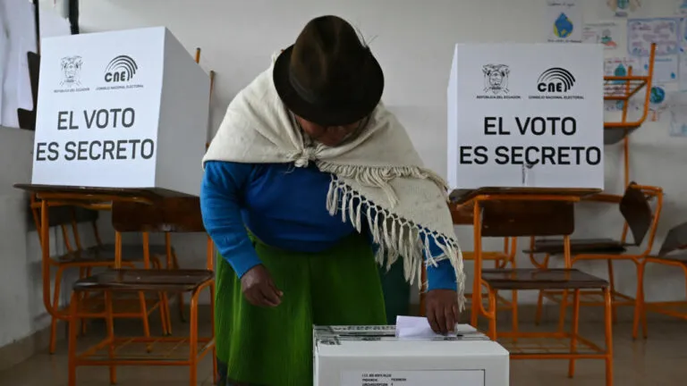 CNE de Ecuador suspende segunda vuelta electoral en Venezuela por problemas logísticos