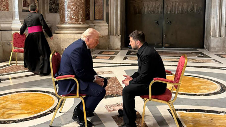 Trump y Zelenski se reúnen en Roma antes del funeral del papa Francisco