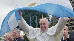 Papa Francisco, el primer latinoamericano, deja un legado de cambio y desafíos en América Latina