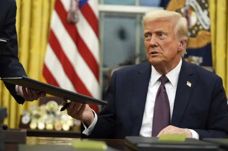 Juez federal inicia proceso para declarar en desacato al Gobierno de Trump